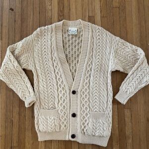 ☘️ Vintage 90’s Cream Cable Knit Cardigan Sweater Wood Buttons Ireland Made Sm